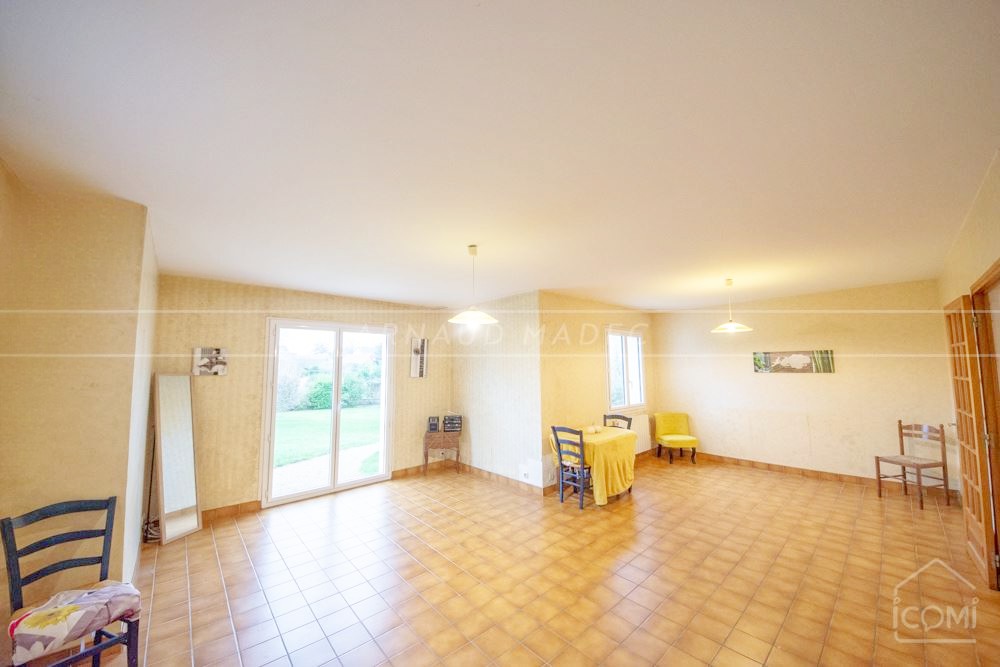 A KERANROUX LANNION PLOUBEZRE - MAISON DE 150 M² - PIECE DE VIE TRIPLE - GARAGE - TERRAIN 1000M² - CALME - RARE photo 3